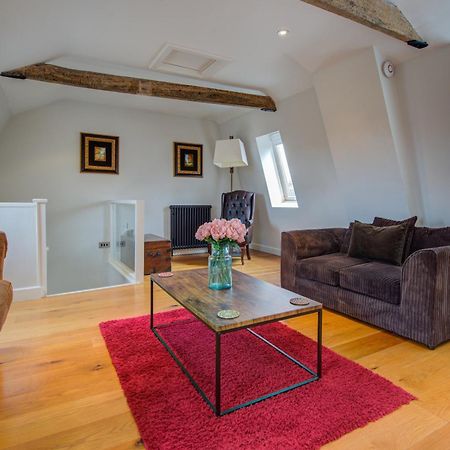 Spacious 2-Bed Home - Exposed Beams & Fast Internet Included Stamford Dış mekan fotoğraf