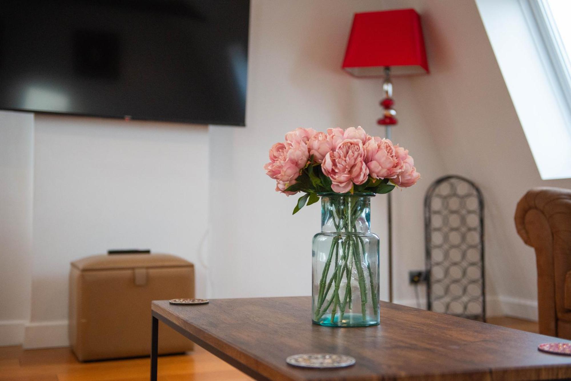 Spacious 2-Bed Home - Exposed Beams & Fast Internet Included Stamford Dış mekan fotoğraf